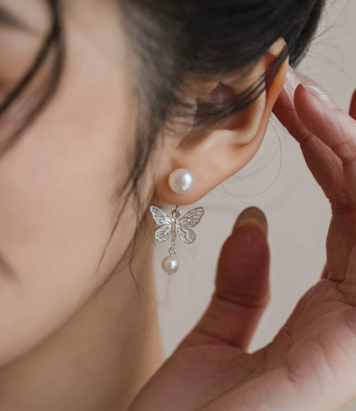[MonoGleam] Sterling Silver Butterfly Pearl Earrings