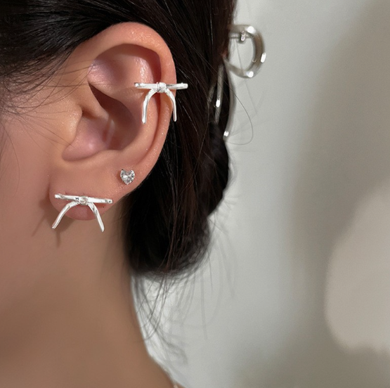 [MonoGleam] Silver Bow Stud Earrings