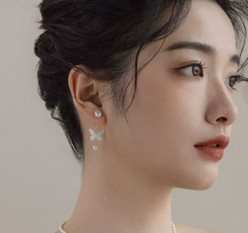 [MonoGleam] Sterling Silver Butterfly Pearl Earrings