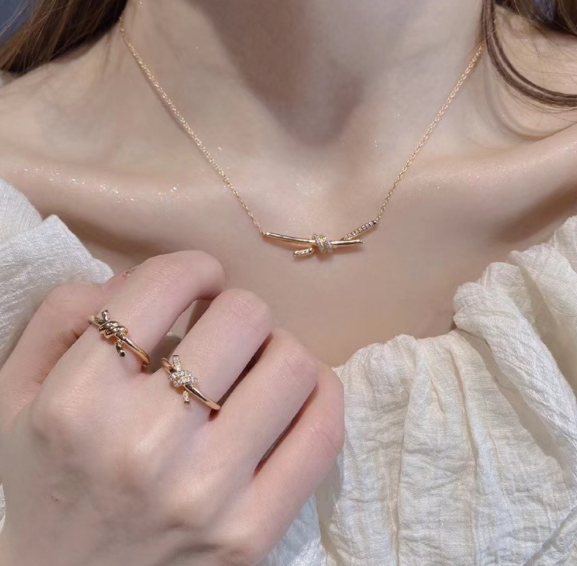 [MonoGleam] Rose Gold Knot Pendant Necklaces