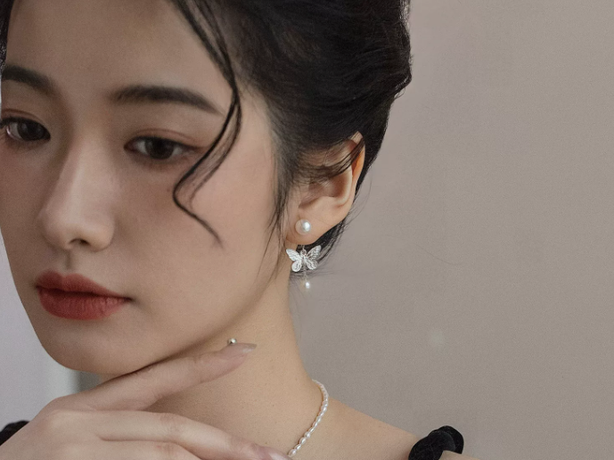 [MonoGleam] Sterling Silver Butterfly Pearl Earrings