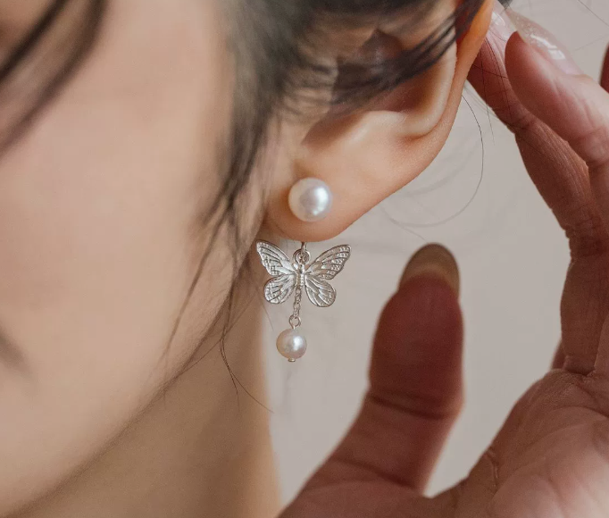 [MonoGleam] Sterling Silver Butterfly Pearl Earrings